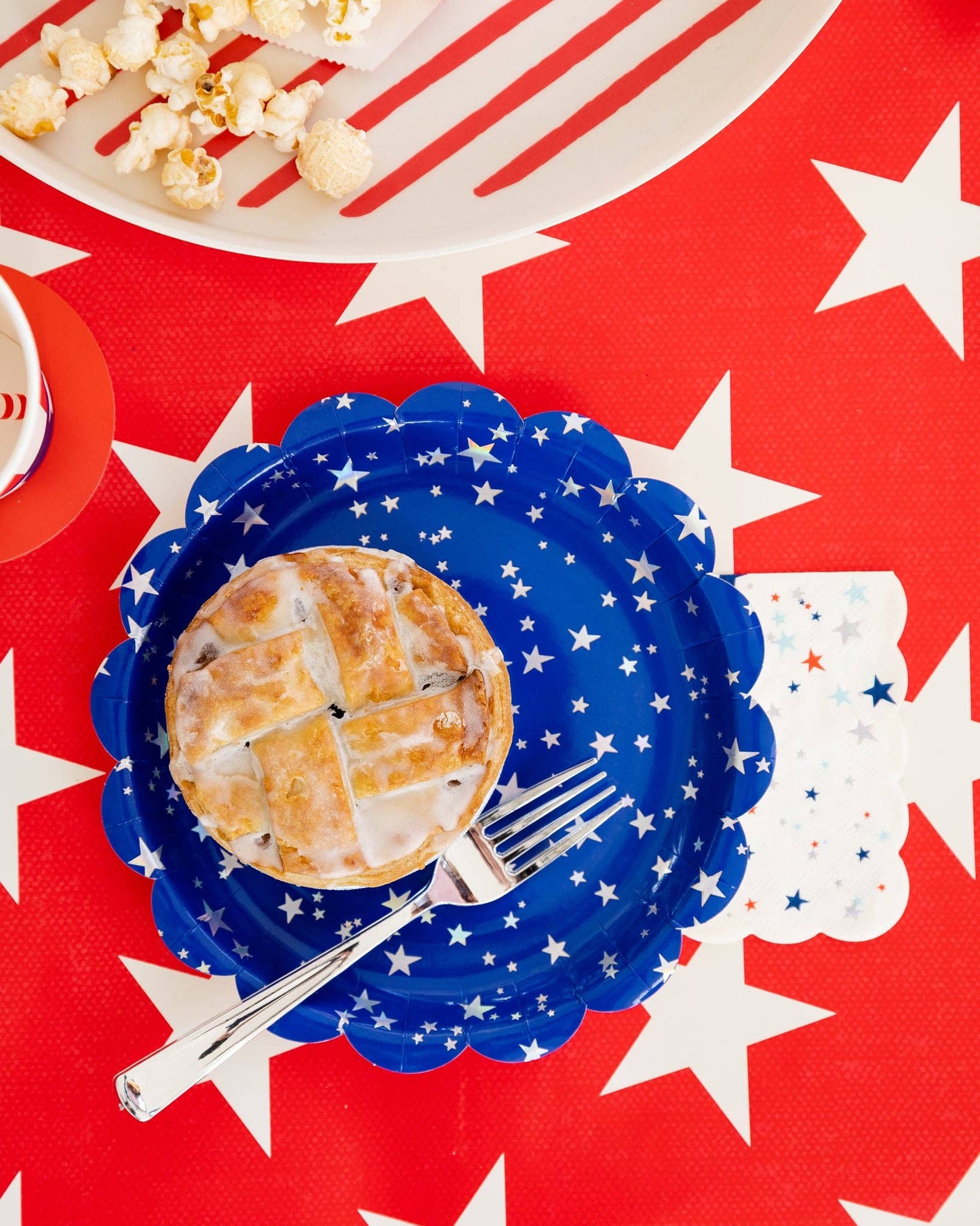 set of red and blue star print scalloped paper party plates