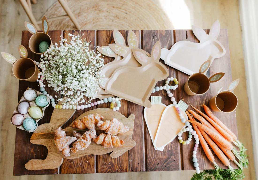 Front image of a carrot-shaped paper napkin on a decorative Easter table.